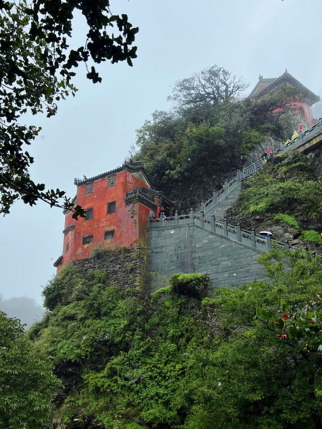 湖北丨下雨天的武當山，更具仙氣了