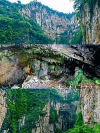 烏蒙山連著山外山，織金洞裡過大年