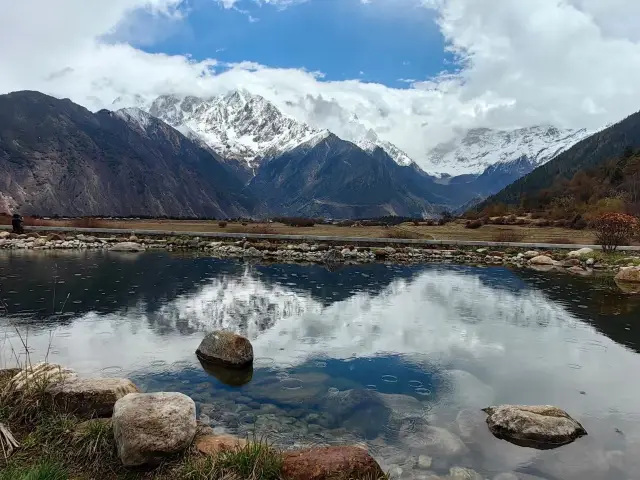 林芝桃花節：南迦巴瓦，日照金山