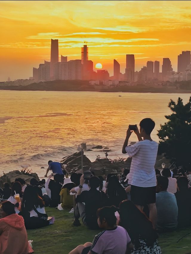 不僅有夕陽，我在小麥島遇見海上的白月光