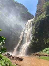 姚安大山裡的瀑布絕美景色，雲南最高瀑布三潭瀑布