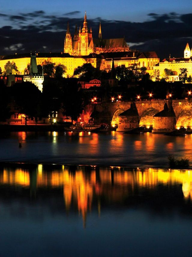 🌟 Prague's Finest: Radisson Blu's Chic Comfort 🌟