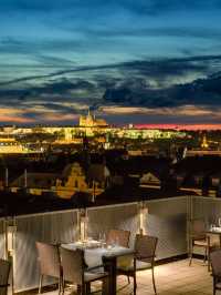 🌟 Prague's Finest: Radisson Blu's Chic Comfort 🌟