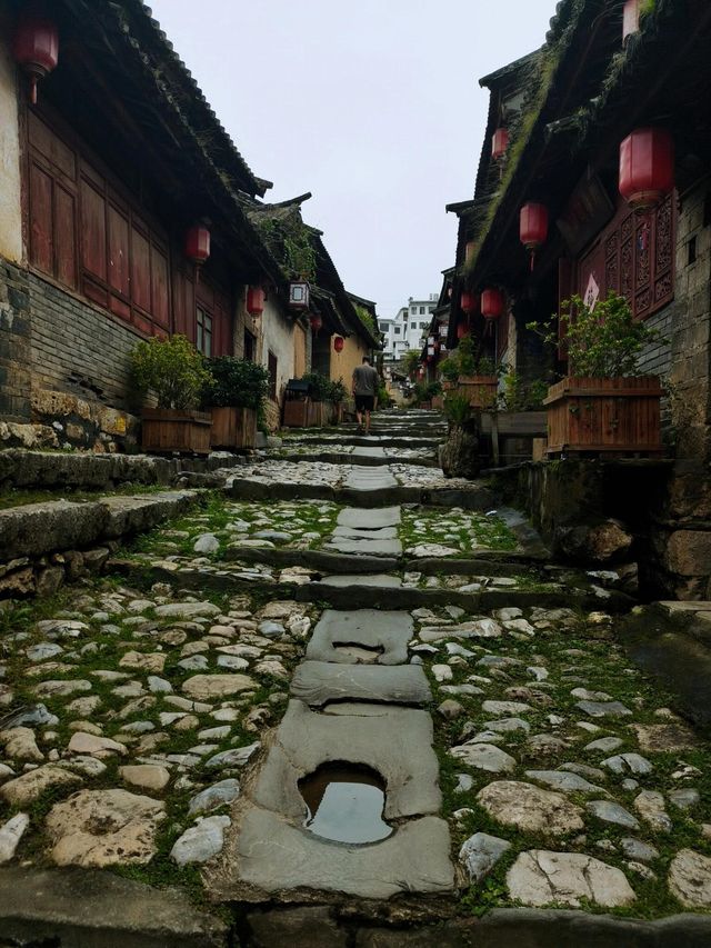 探索雲南的隱秘瑰寶——魯史古鎮