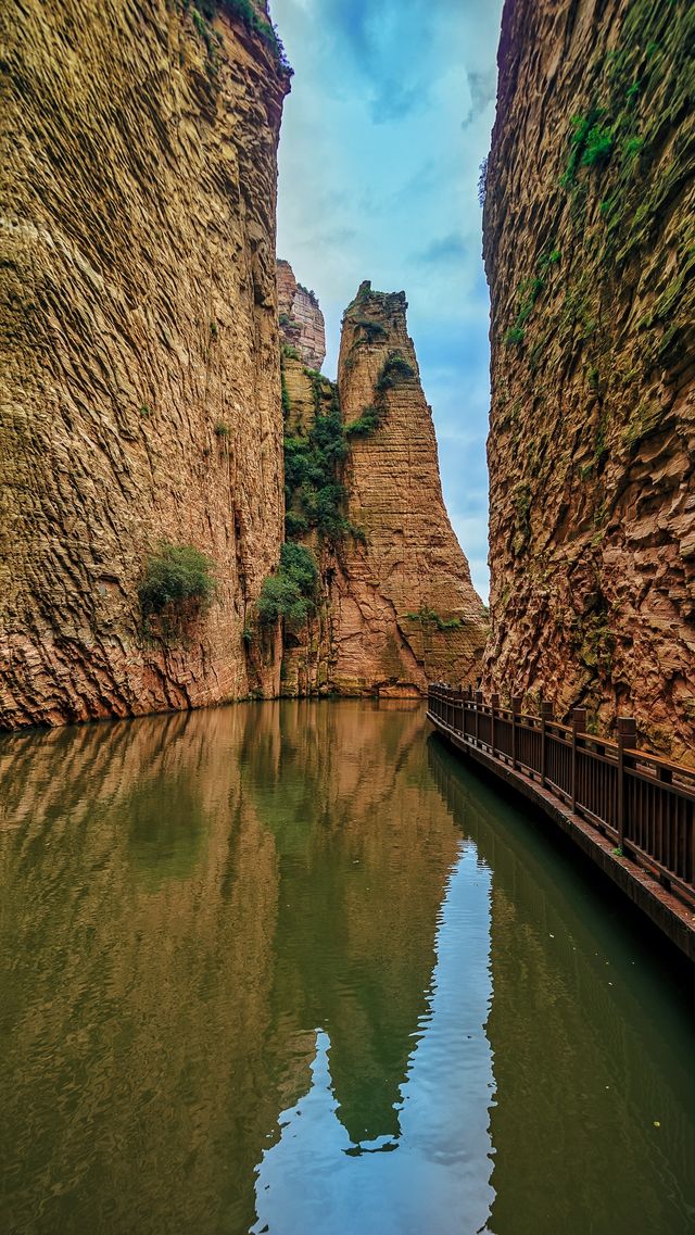 山西旅遊，不要錯過黃崖洞景區。
