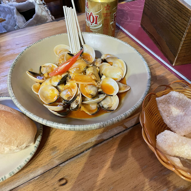 【ハノイ/クアンアンゴン】リーズナブルなベトナム料理、雰囲気も最高！