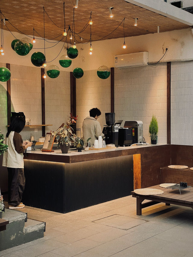 深圳新店｜活力滿滿的多巴胺天台咖啡室。