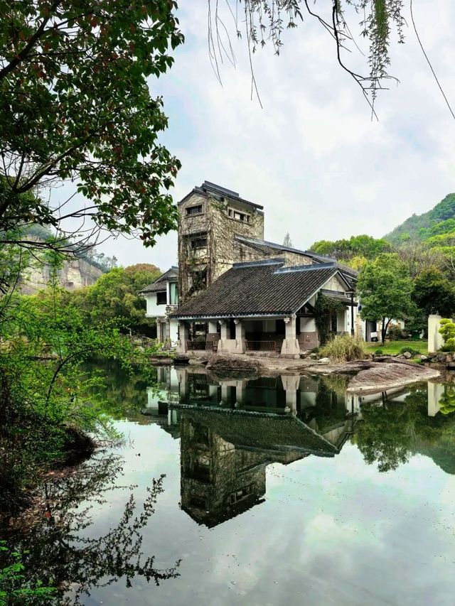 烏篷船、石佛、魯迅筆下小鎮，都在柯岩