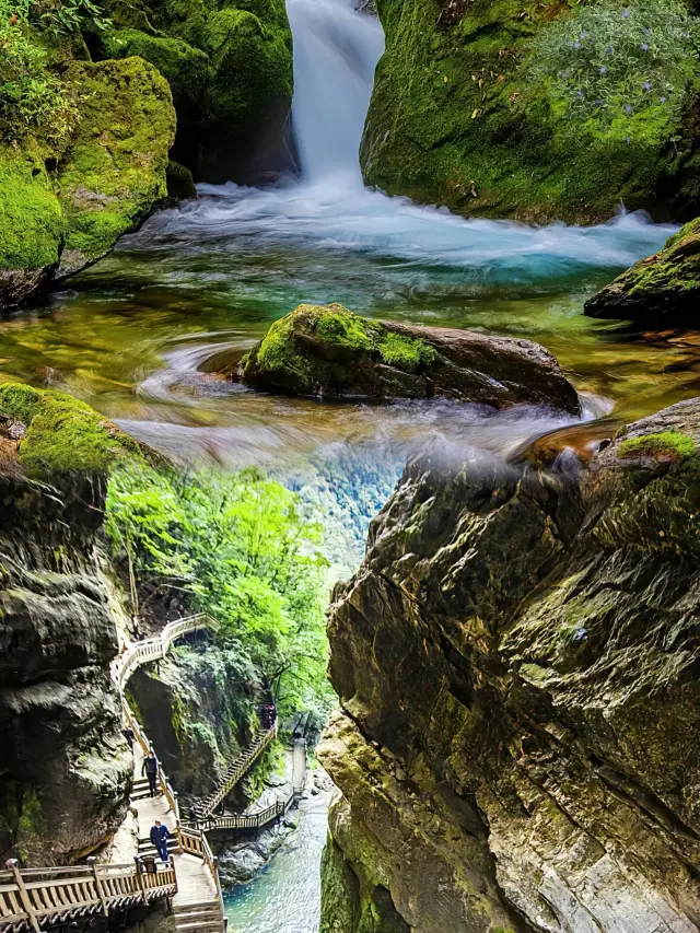 Wuhan | Where Grit Meets Poetry: A City of Unconventional Romance