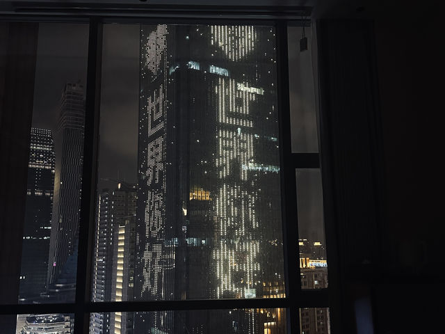 躺床上就可以看到夜景的重慶酒店，太讚了
