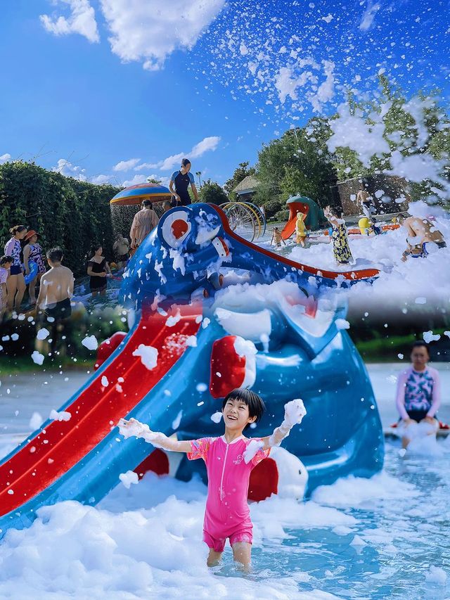 今夏必玩冷泉！咸寧碧桂園開浪狂歡。