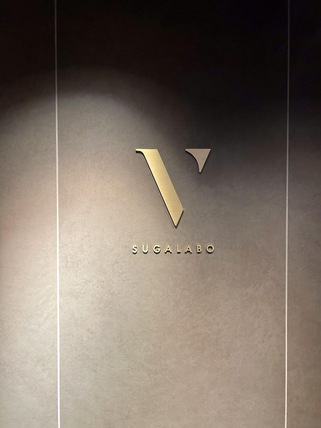 宝子们！大阪竟然藏着超奢华的Lv咖啡☕️，还能直接walk in！就在心斋桥的Lv店里～ 