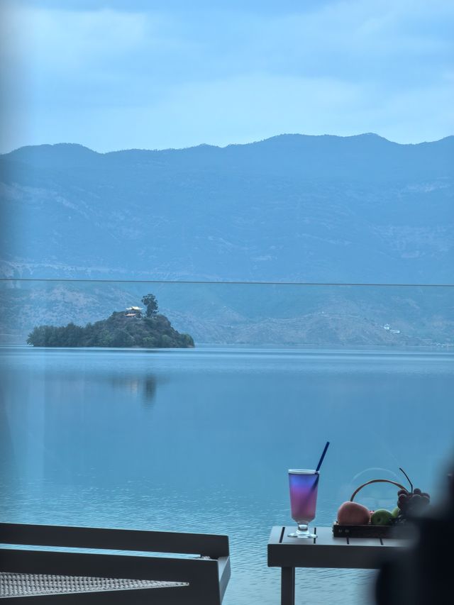 瀘沽湖驚艷發現！呢間酒店將湖景玩到極致，朋友圈點讚破百！