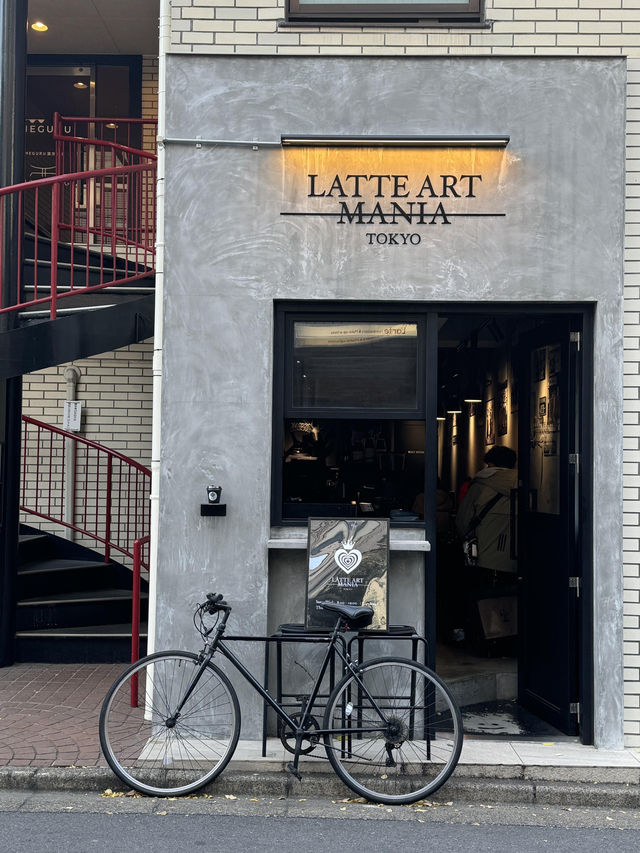 🇯🇵東京外苑前探店｜黑魂系拉花咖啡館☕️每杯都是藝術品！