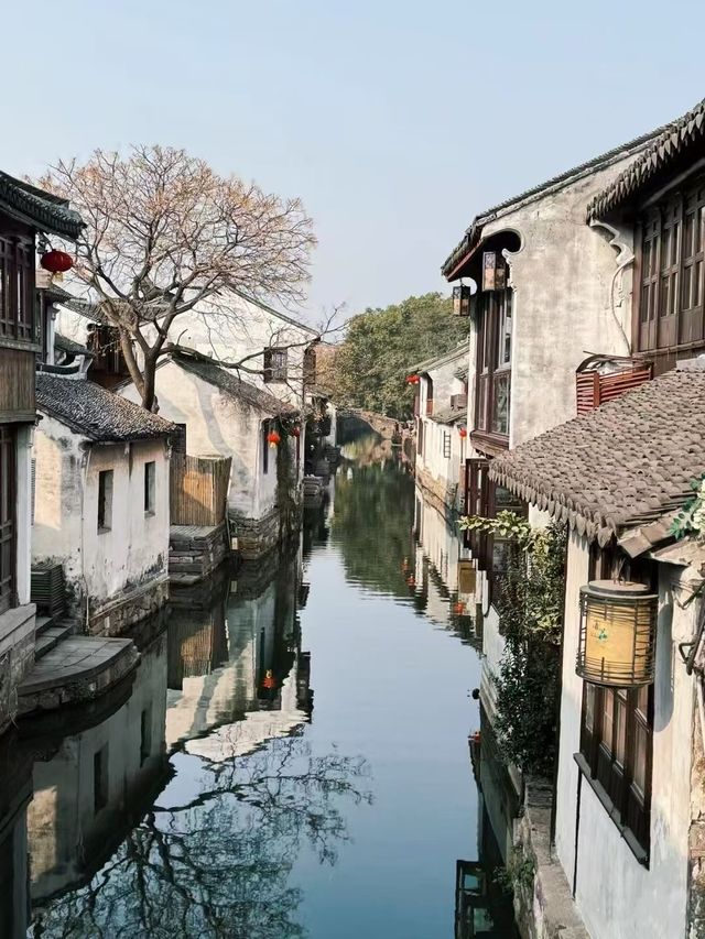 蘇州5A級風景區周莊古鎮嘅角落，你一句春不晚我就真係落咗江南