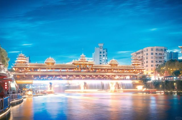 絕壁懸舟探地縫，雲上恩施醉峽谷