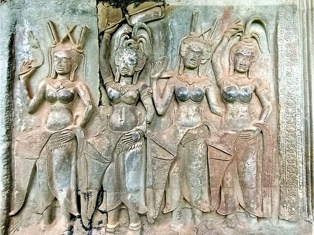 Angkor Wat Bas-relifes: Where Stone Whispers Devotion