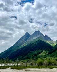 成都+都江堰+四姑娘山+稻城亞丁10日遊：從熊貓之都到天境之
