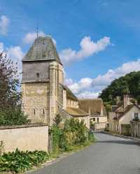 盧瓦爾河谷 — 法蘭西花園的皇家傳奇! ⸻ 景點介紹 盧瓦爾河谷坐落在法國中部,是