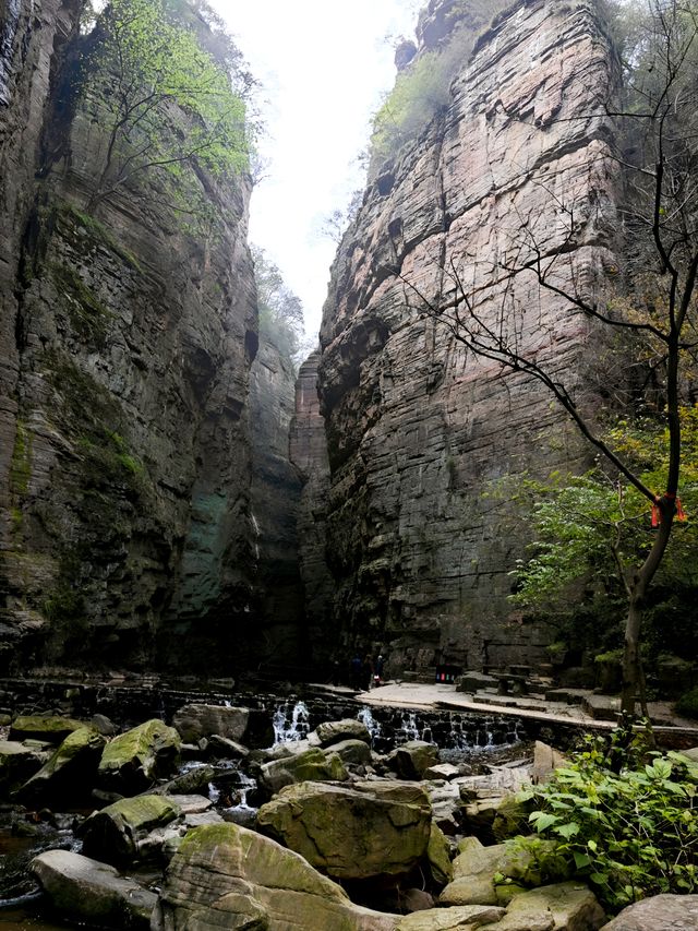 闖入億萬年前的天然畫廊河南龍潭大峽谷
