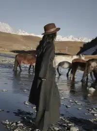 在雪山的凝視下,感受生命的奔放與靈性