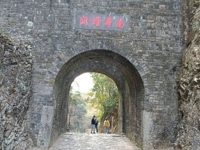 秋日步行路線推薦梅關古道