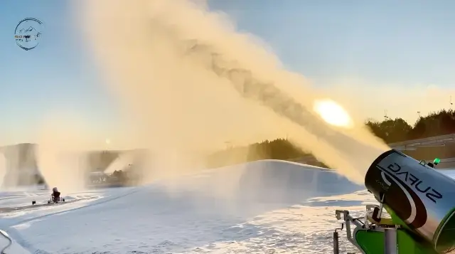 軍都山滑雪場啟幕滑雪狂歡