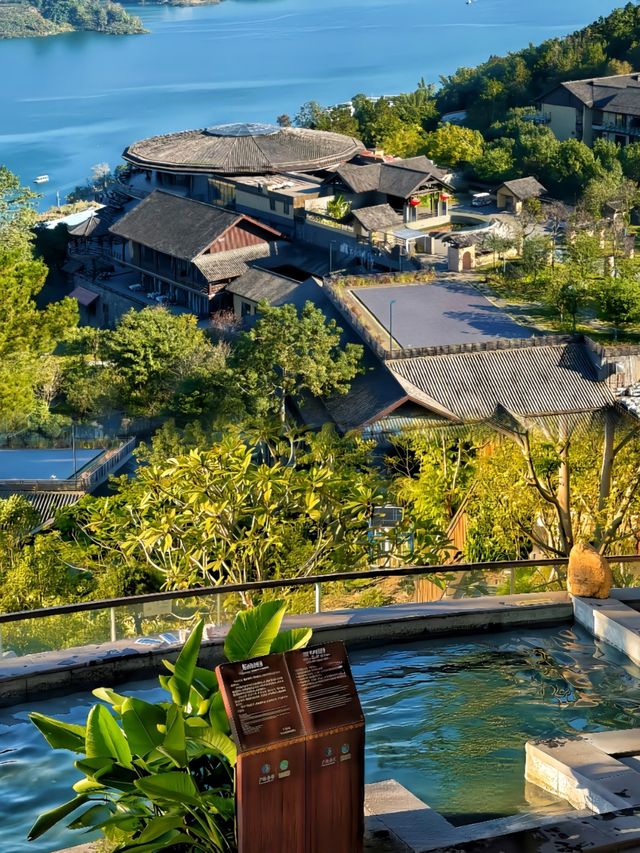 最愛無邊山崖泡池 - 邊泡溫泉邊賞湖景！