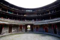 下面是一份為你量身打造的龍岩土樓兩天旅遊攻略,預算500元,助你深度體驗土樓文化,拍攝出精彩內容。