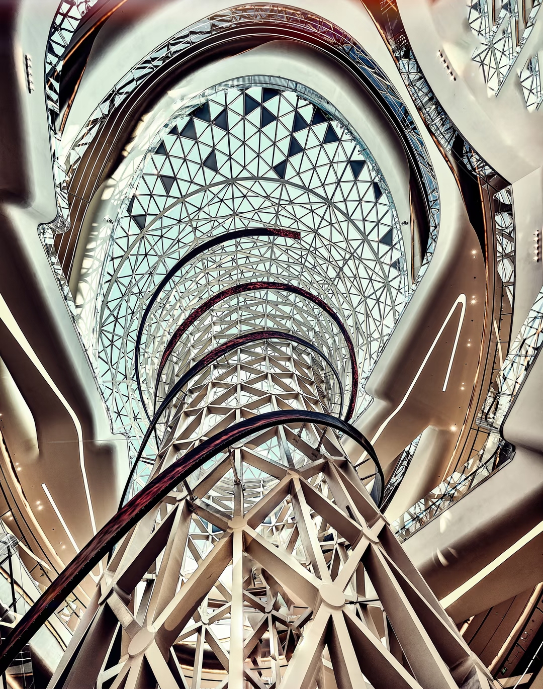 Everyone! We've discovered a new photo hotspot in Beijing! 🌟  
The soon-to-open "Wanli Wangfujing WellTown" in Tongzhou is incredibly photogenic 💥

Today, I scouted it early for you, and I was amazed as soon as I walked in 😍  
Look up, every angle is like a perfect frame for a blockbuster shot!  
The best part is the atrium, 360° with no dead angles for photos 📷  
There’s also a giant water column installation running from the ground floor to the top 💫  
Every snap feels like a sci-fi movie scene!

📌 Check-in tips:  
📍 Mall address: Direct access from Huazhuang Station on Tongzhou Line 7 and Line 1 (next to Universal Studios)  
⏰ Opening date: Officially opens on December 26  
📷 Photo tip: Remember to bring a wide-angle lens! 16-35mm is perfect  
🕛 Best time: Go on the first day when there are fewer people for the best shots ✨

Architecture lovers & selfie stars, save this!  
Go on opening day and it will become the new trending check-in spot! 🔥