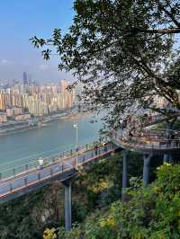 重慶鵝嶺公園|俯瞰山城的絕美視角 來重慶住全季兩江幸福廣場酒店,去鵝嶺公園超方便,地鐵就能到