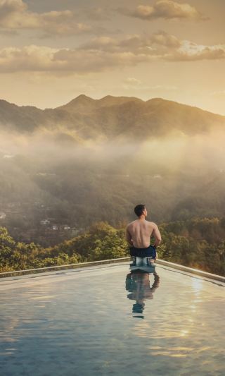 Please take two days off and hide in the clouds of the Daba Mountains to daydream