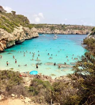初めてスペインに来て、ついに本物の「ゼリー海」を見ました！