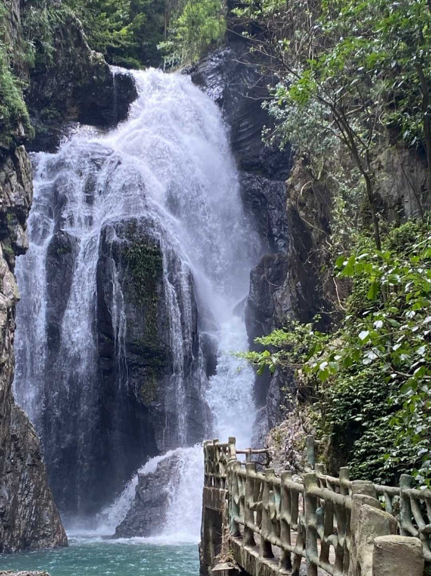 ลั่วซี สถานที่ท่องเที่ยวที่ซ่อนตัวอยู่ในมณฑลหูหนาน มีอุณหภูมิ 22 องศาเซลเซียส ช่วยคลายร้อนได้ตลอดทั้งฤดูร้อน