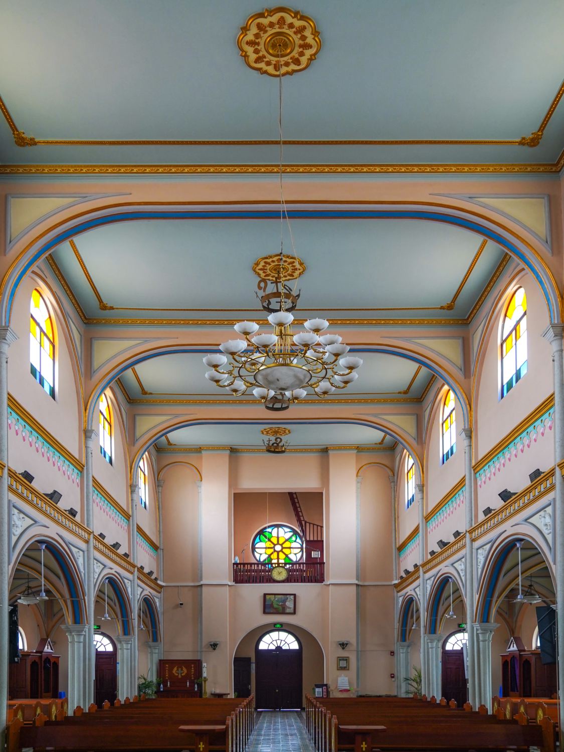 In the west of Shanghai, there is a very beautiful church. | Trip