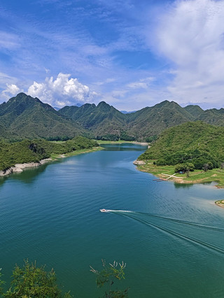 Wind sighs and the Yi River is cold, step into a real-life ink‑wash landscape