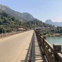 ノーンキャウ滞在の中心　Nong Khiaw Bridge 