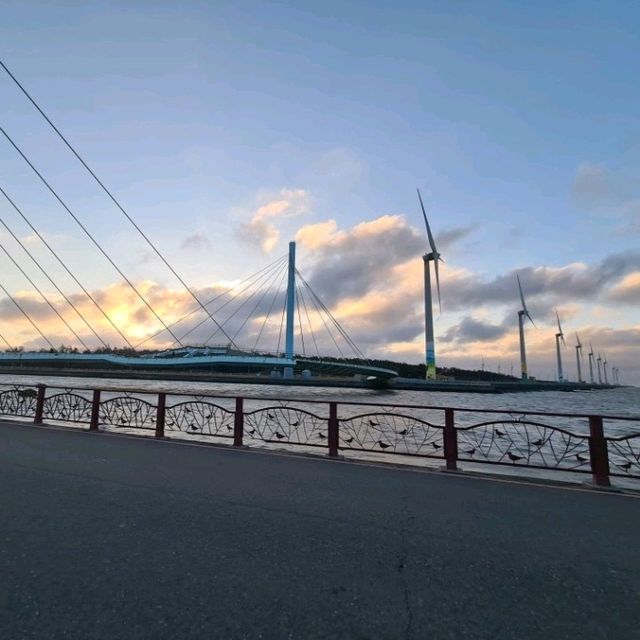 Instgram worthy windmills at Gaomei Wetlands 