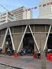 擁有香港平民夜總會之稱嘅廟街
