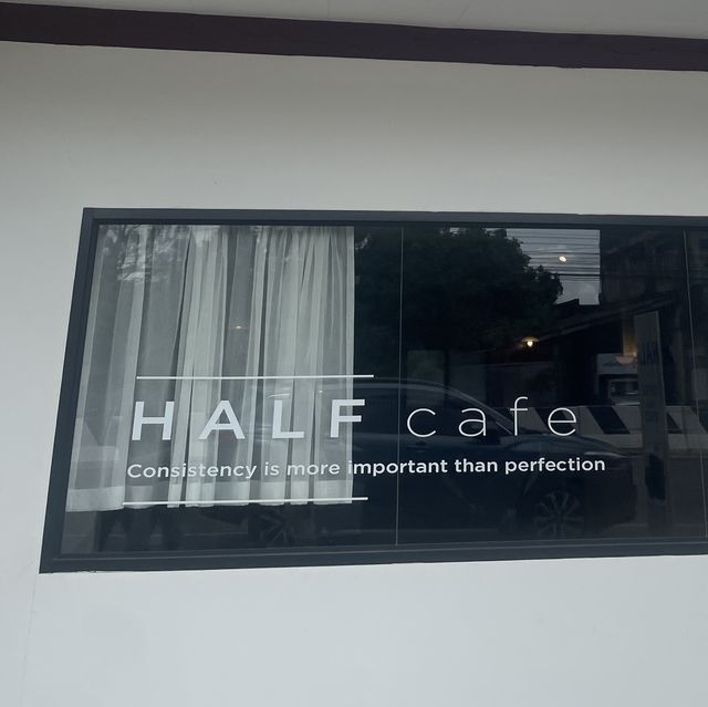 คาเฟ่ปังๆย่านอ่าวนาง กระบี่ @Half cafe krabi