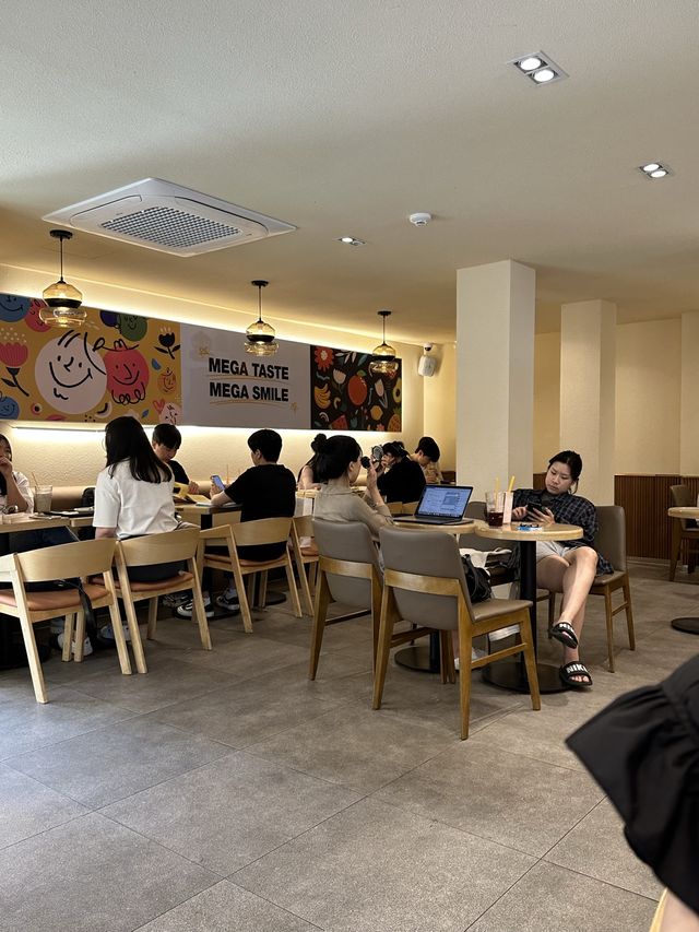 🇰🇷韓国 / ソウル コンデエリア🎖️BIG sizeのドリンクカフェ💛メガコーヒー