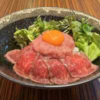【大阪・難波】全国丼グランプリで金賞受賞のローストビーフ丼「肉タレ屋 難波バル店」