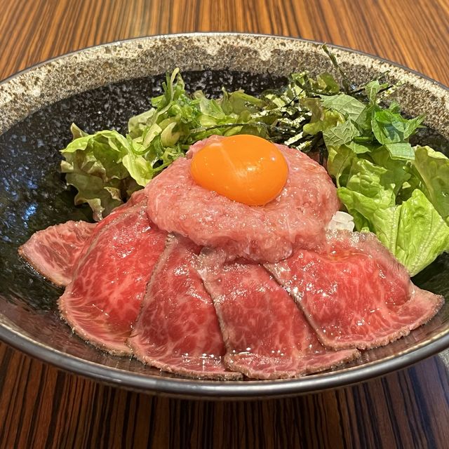 【大阪・難波】全国丼グランプリで金賞受賞のローストビーフ丼「肉タレ屋 難波バル店」