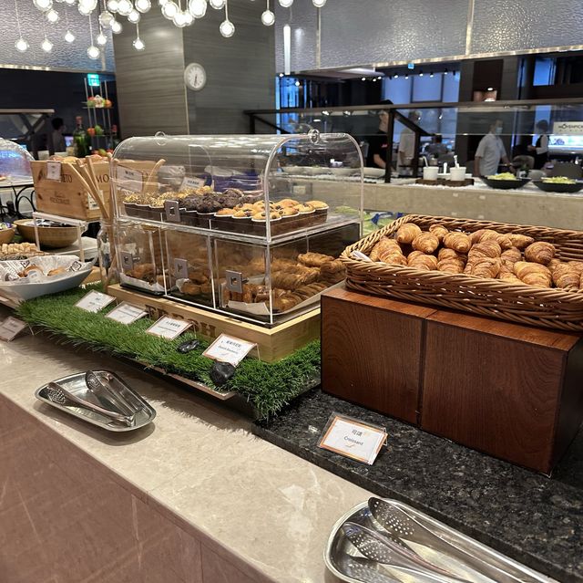 台北萬華吃到飽！凱達大飯店 百宴自助餐廳！寬敞空間、不限時用餐！