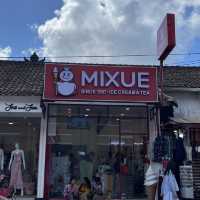 冰淇淋跟茶，出現在烏布主街，一客霜淇淋，只要8000，Mixue