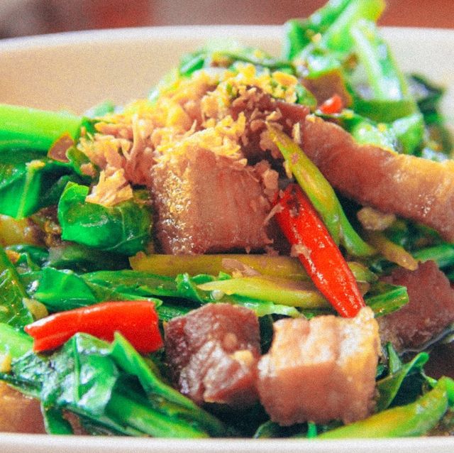 กลางดง Cafe & Restaurant