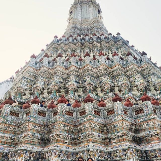 Beautiful sunset with amazing temple views 