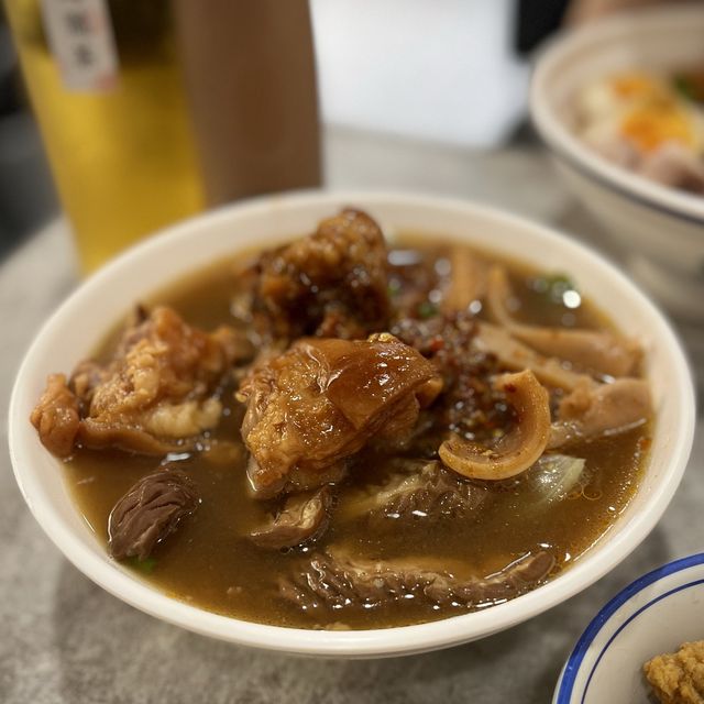 📍香港荃灣｜阿荔車仔麵 · 40多種配料選擇🤩 不走傳統路線的新派車仔麵！