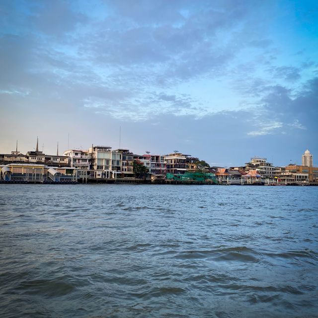 นั่งเรือข้ามฟาก 5 บาท วัดโพธิ์xวัดอรุณ