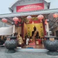 เสริมมงคลชีวิต ที่วัดไตรมิตร กทม.